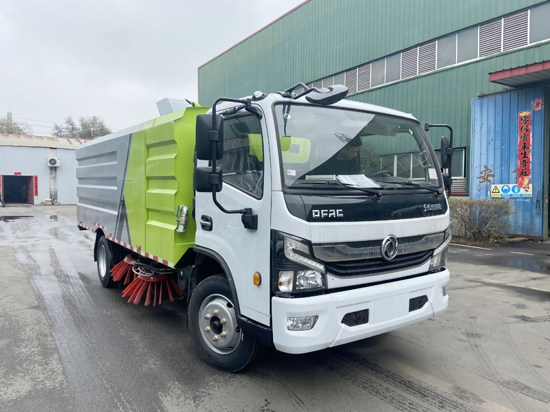 國(guó)六東風(fēng)多利卡掃路車