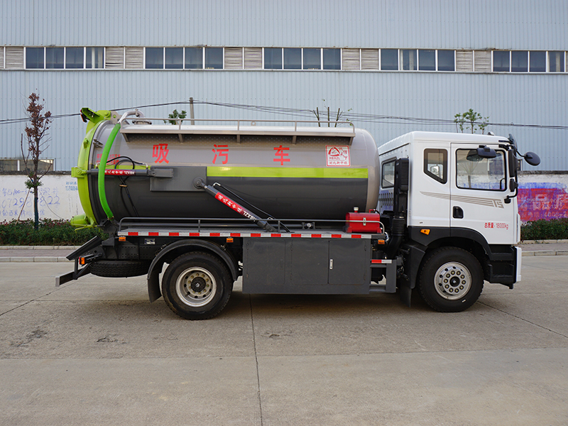 中潔牌XZL5188GXW6型吸污車(chē)